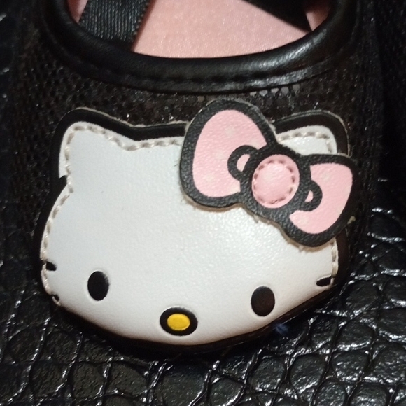 Hello Kitty Black and Pink Slippers with Iconic Design - Picture 6 of 8